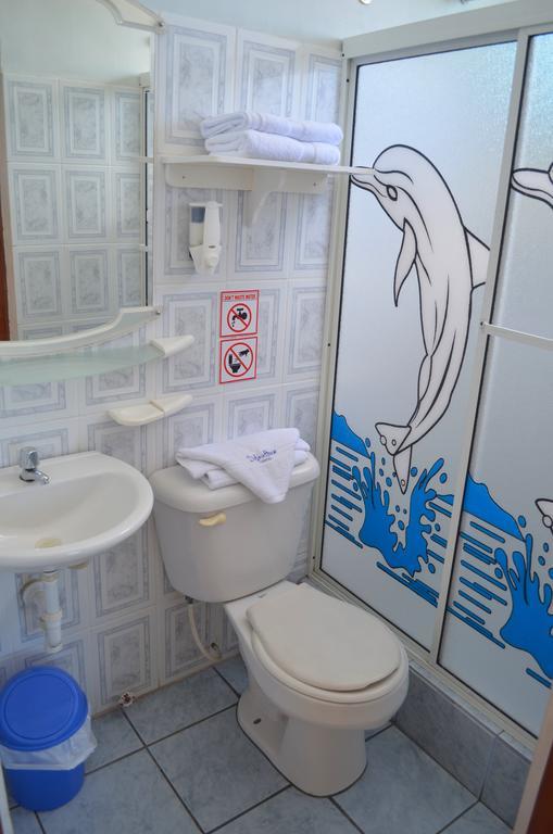 ホテル Dolphin House プエルト・バケリソ・モレノ エクステリア 写真