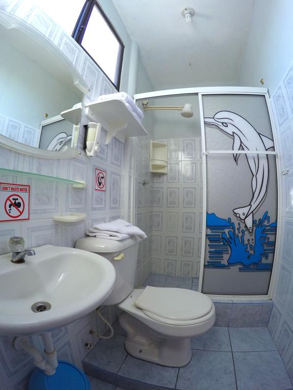 ホテル Dolphin House プエルト・バケリソ・モレノ エクステリア 写真